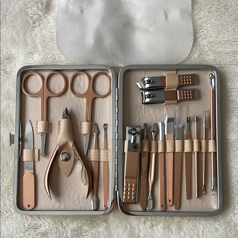Rose Gold Manicure Set‎